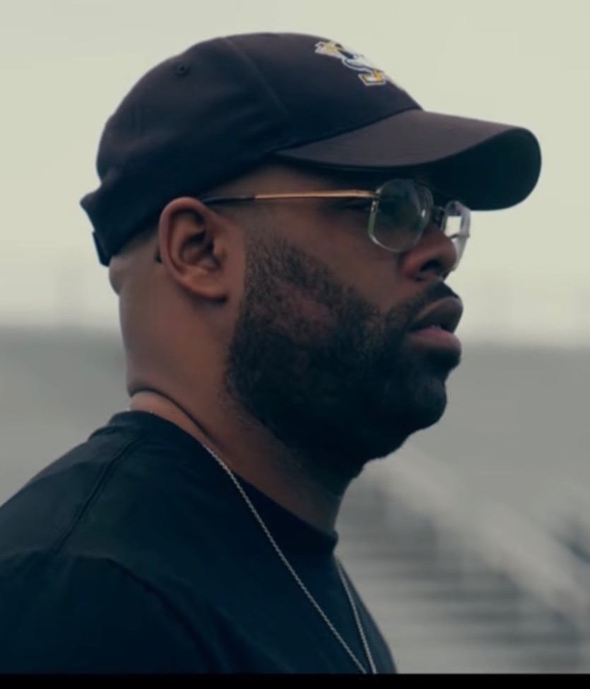 Coach Markus Hawkins